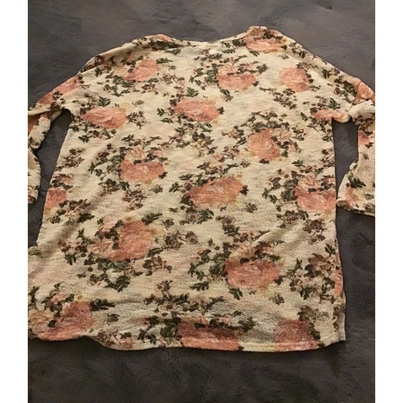 Floral top - Picture 4 of 4